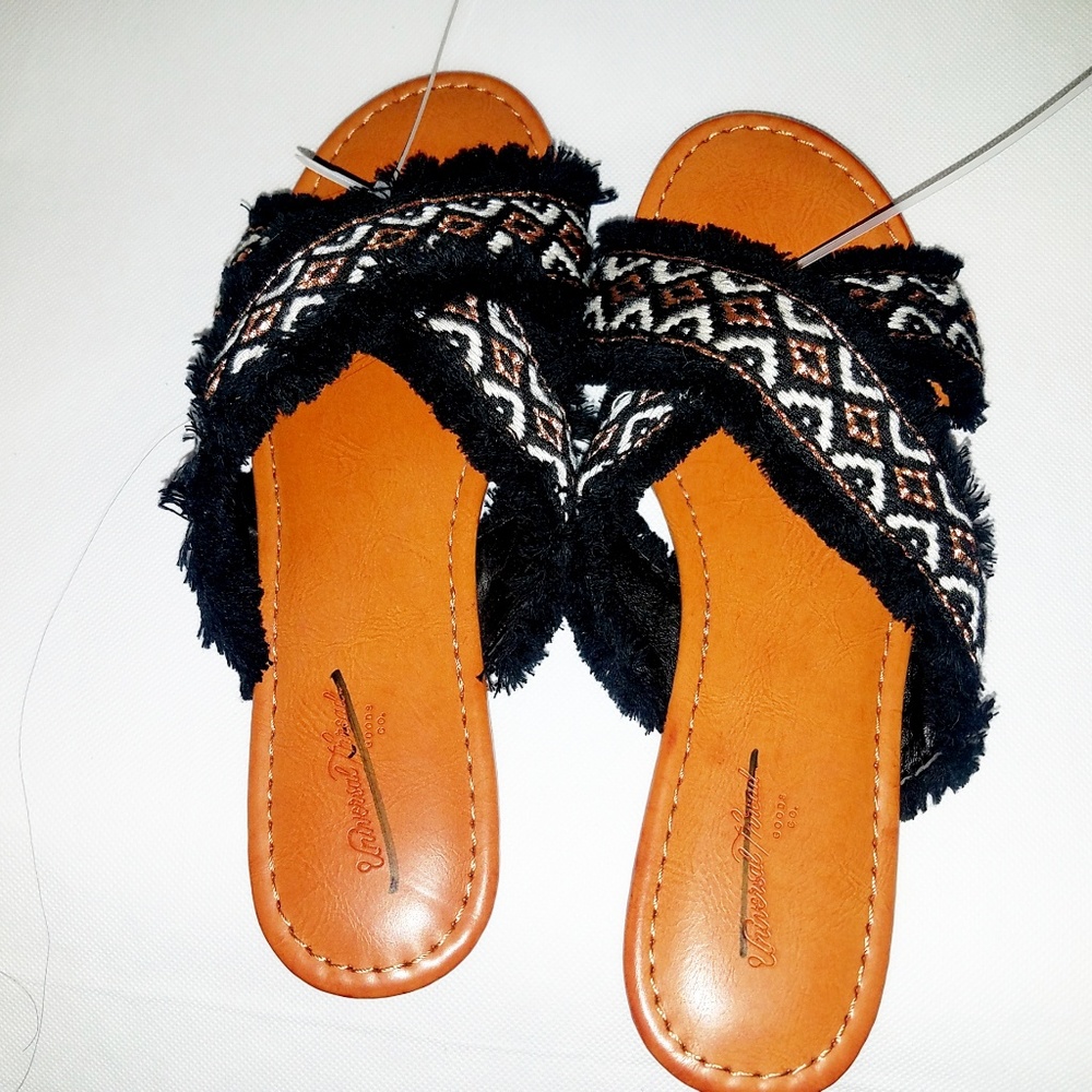 Women flat sandal size 7